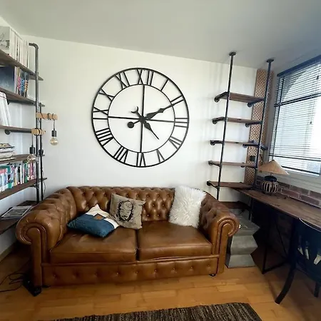 Apartment Parisien Dans Le Quartier Asiatique